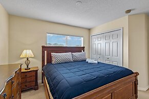 Family Ready in Gated Community Near Attractions