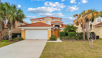 Family Ready in Gated Community Near Attractions