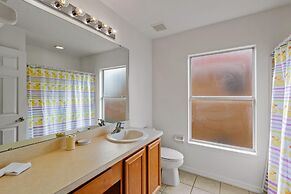 Family Ready in Gated Community Near Attractions