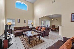 Family Ready in Gated Community Near Attractions