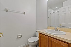 Family Ready in Gated Community Near Attractions