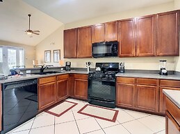 Fantastic 7 Bed 6 Bath in Prestigious Gated Comm