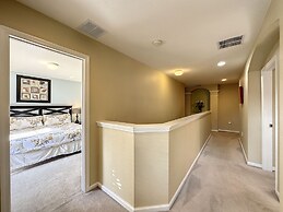 This Amazing 6 Bedroom Property With a Lake View