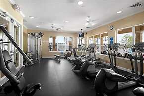 This Amazing 6 Bedroom Property With a Lake View