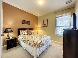 This Amazing 6 Bedroom Property With a Lake View