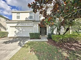 This Amazing 6 Bedroom Property With a Lake View