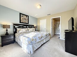 This Amazing 6 Bedroom Property With a Lake View