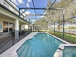 This Amazing 6 Bedroom Property With a Lake View