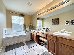 This Amazing 6 Bedroom Property With a Lake View