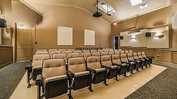 This Amazing 6 Bedroom Property With a Lake View