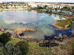 This Amazing 6 Bedroom Property With a Lake View