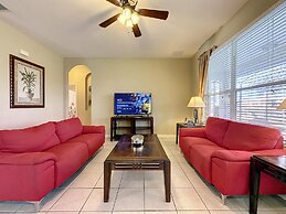 This Amazing 6 Bedroom Property With a Lake View