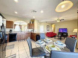 This Amazing 6 Bedroom Property With a Lake View