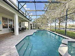 This Amazing 6 Bedroom Property With a Lake View