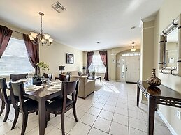 This Amazing 6 Bedroom Property With a Lake View