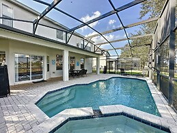 This Amazing 6 Bedroom Property With a Lake View