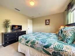 This Amazing 6 Bedroom Property With a Lake View