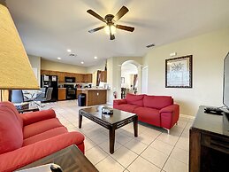 This Amazing 6 Bedroom Property With a Lake View