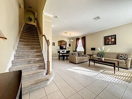 This Amazing 6 Bedroom Property With a Lake View