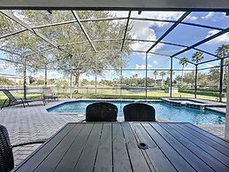 This Amazing 6 Bedroom Property With a Lake View