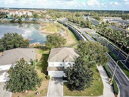 This Amazing 6 Bedroom Property With a Lake View