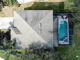 This Amazing 6 Bedroom Property With a Lake View