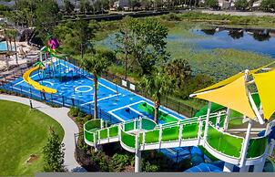 This Amazing 6 Bedroom Property With a Lake View