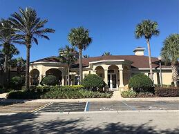 This Amazing 6 Bedroom Property With a Lake View