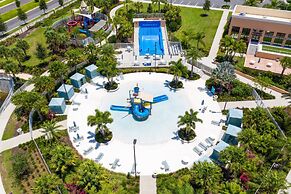 Luxury Town Home With Splash Pool in Solara Resort