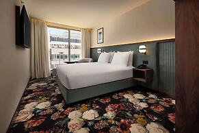 DUO Hotel Lisbon, Curio Collection by Hilton