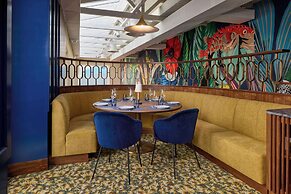 DUO Hotel Lisbon, Curio Collection by Hilton
