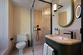 DUO Hotel Lisbon, Curio Collection by Hilton