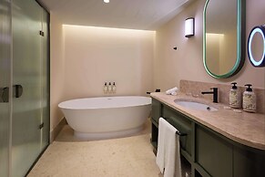 DUO Hotel Lisbon, Curio Collection by Hilton