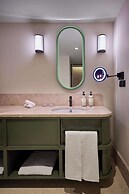 DUO Hotel Lisbon, Curio Collection by Hilton