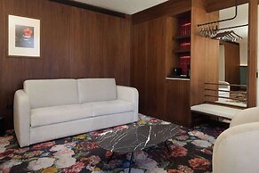 DUO Hotel Lisbon, Curio Collection by Hilton