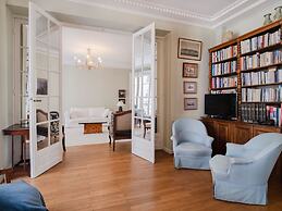 Paris Prestige Rousseau Residence