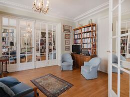 Paris Prestige Rousseau Residence