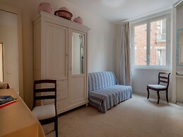 Paris Prestige Rousseau Residence