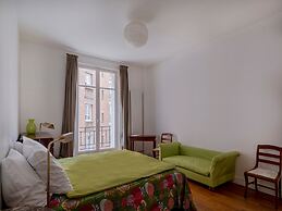 Paris Prestige Rousseau Residence