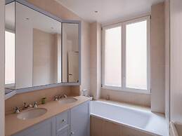 Paris Prestige Rousseau Residence