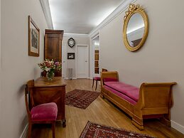 Paris Prestige Rousseau Residence