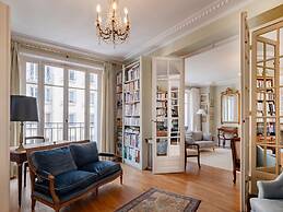 Paris Prestige Rousseau Residence