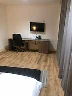 Crownsville Hotel - Airport Road
