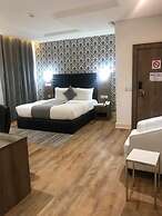 Crownsville Hotel - Airport Road