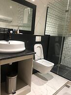 Crownsville Hotel - Airport Road