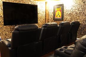 Luxury 8 Bed Manor House Hot Tub Cinema Room Skytv