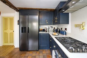 Luxury 8 Bed Manor House Hot Tub Cinema Room Skytv