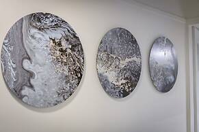 Fully Renovated Flat in Prime Location