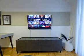 Fully Renovated Flat in Prime Location