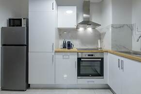 Fully Renovated Flat in Prime Location